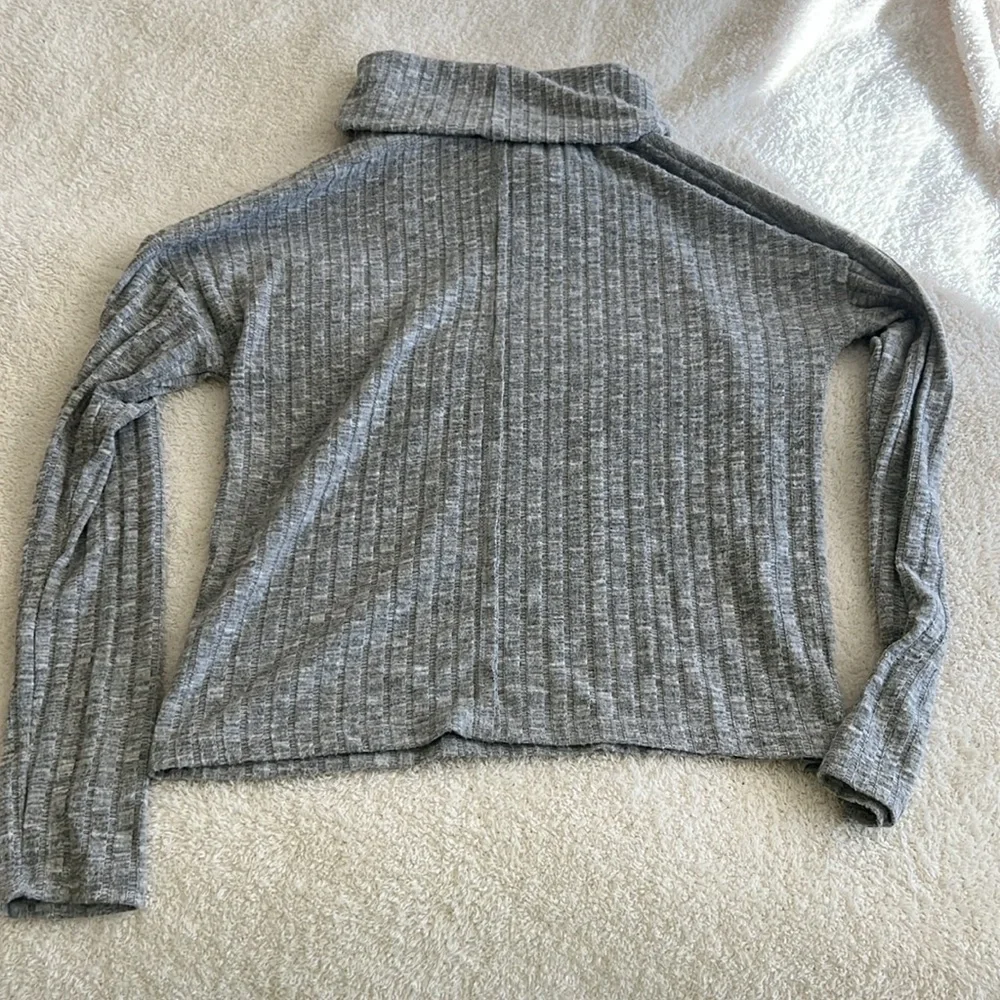 BP Gray Ribbed Turtleneck Sweater - Picture 6 of 7